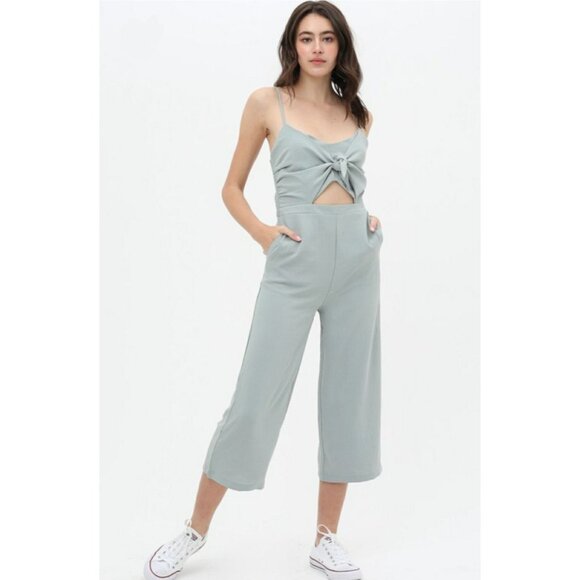 WHOLESALE * 28 JUMPSUIT // BOUTIQUE CLOSING // EVERYTHING MUST GO - Picture 9 of 16